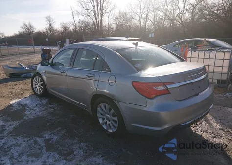 2013 Chrysler 200 Touring z USA, uszkodzony, nr VIN 1C3CCBBB9DN580053